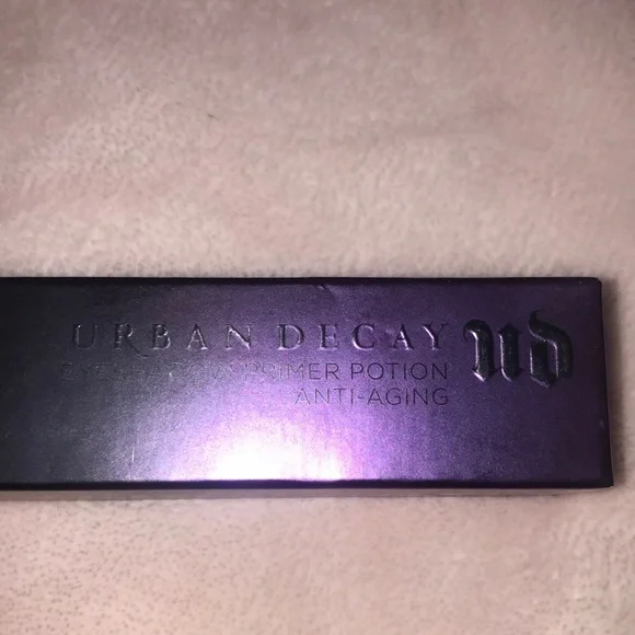 Urban Decay eyeshadow primer - Picture 1 of 6